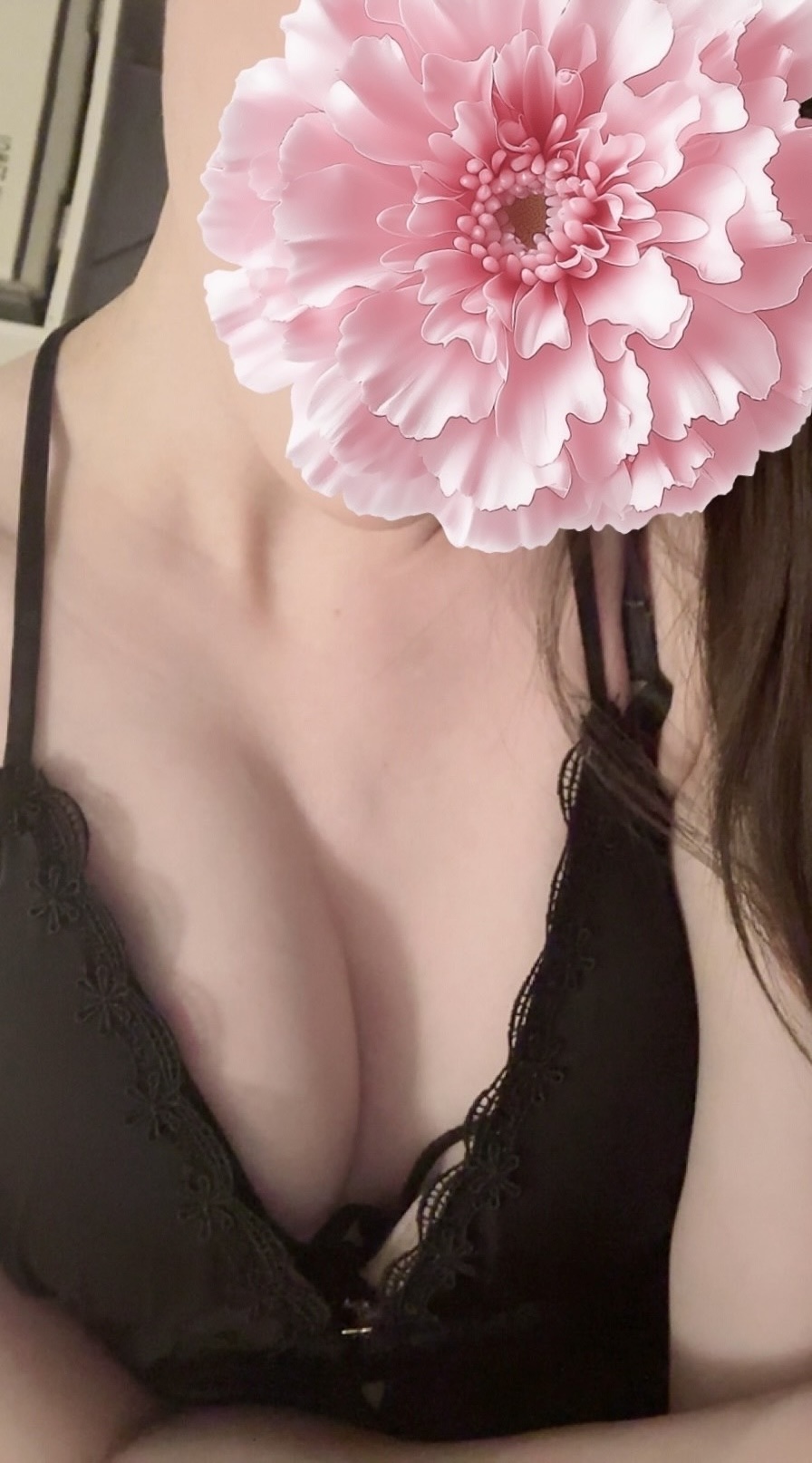 湊咲りりな